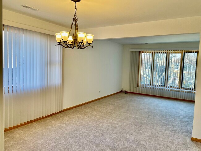 Foto del edificio - 6340 N Mobile Ave