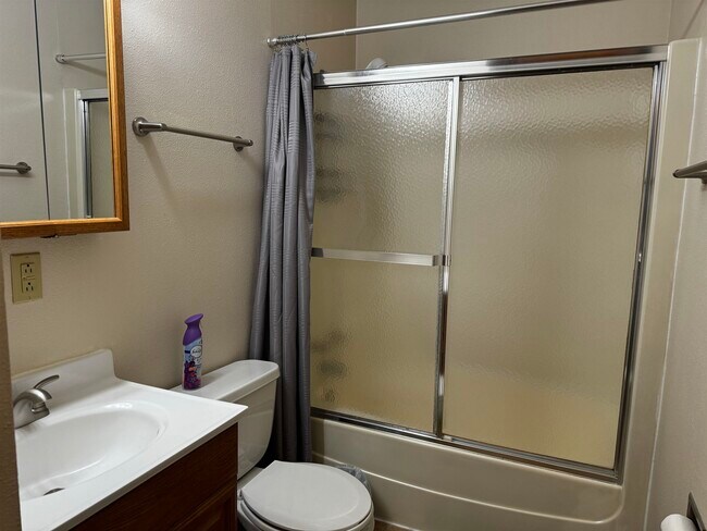 Building Photo - 1410 Arvidson Dr