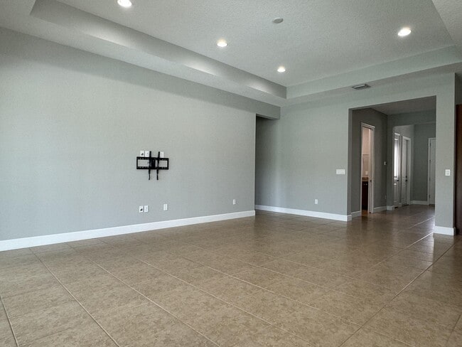 Building Photo - 15474 Goldfinch Cir