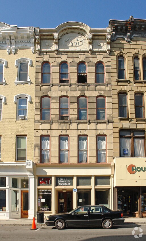 Building Photo - 309 Main St