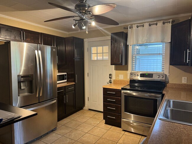 Foto del edificio - 2 Bedroom with one car garage