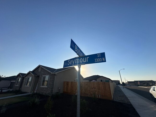 Building Photo - Newly built by San Joaquing Valley homes c...