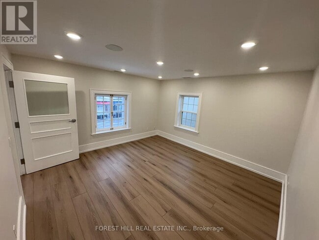 Building Photo - 13 Thomas St