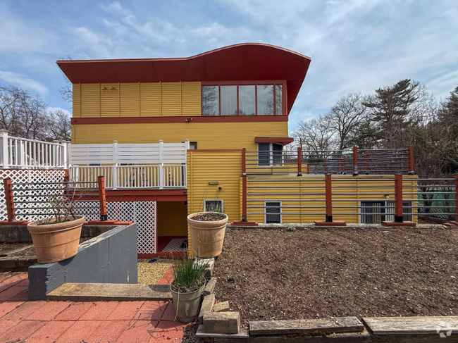 Building Photo - 5 Avondale Ave