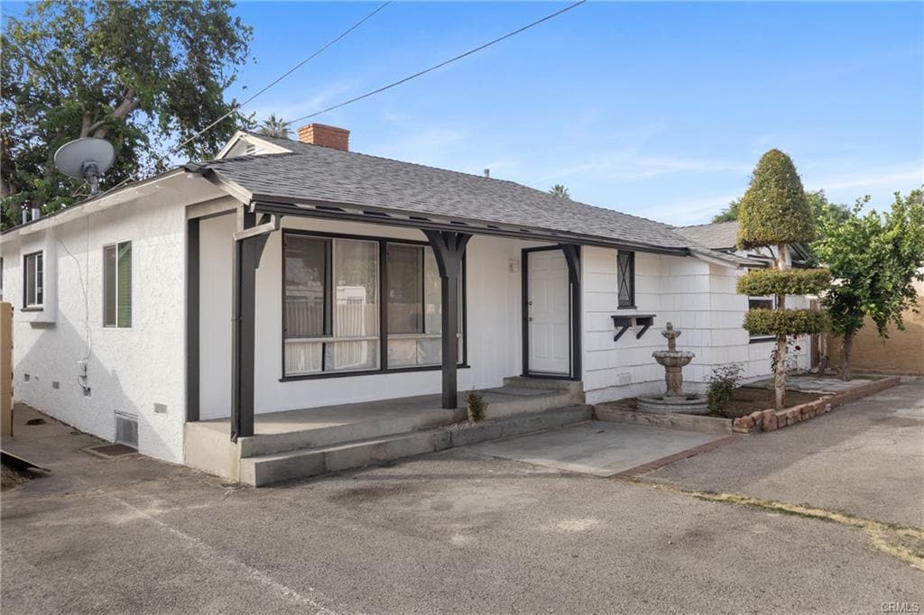 Primary Photo - 14724 Strathern St