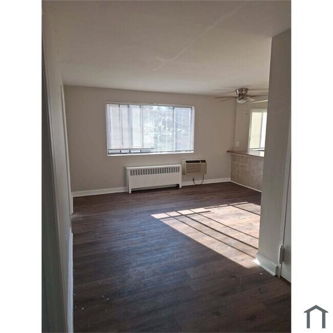 Foto del edificio - Cozy & Convenient DC Living | Flexible Ren...