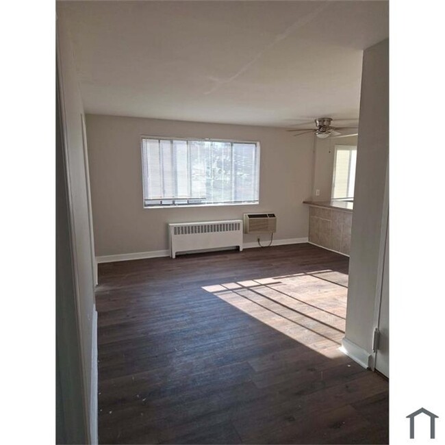 Foto del edificio - Cozy & Convenient DC Living | Flexible Ren...