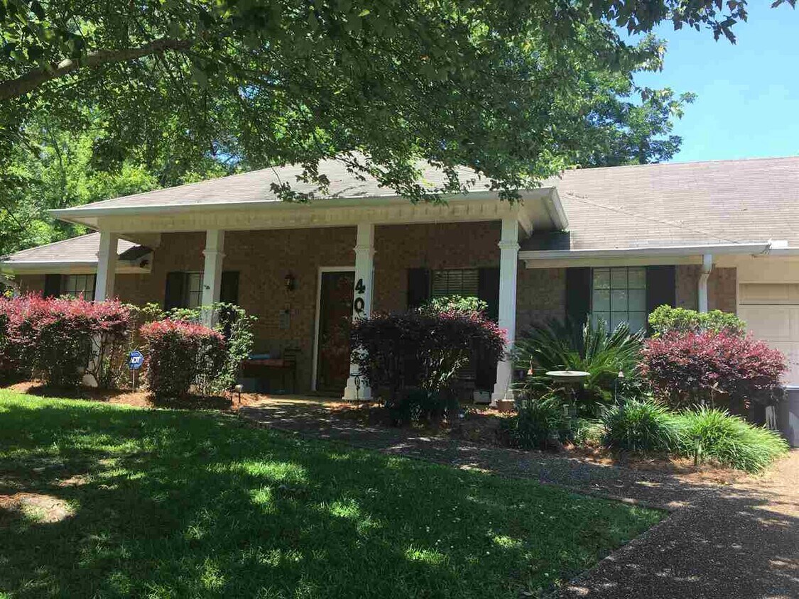 Primary Photo - 40 McCormick Cove
