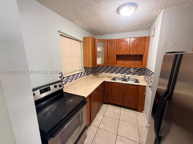 Foto del edificio - 525 W 69th St