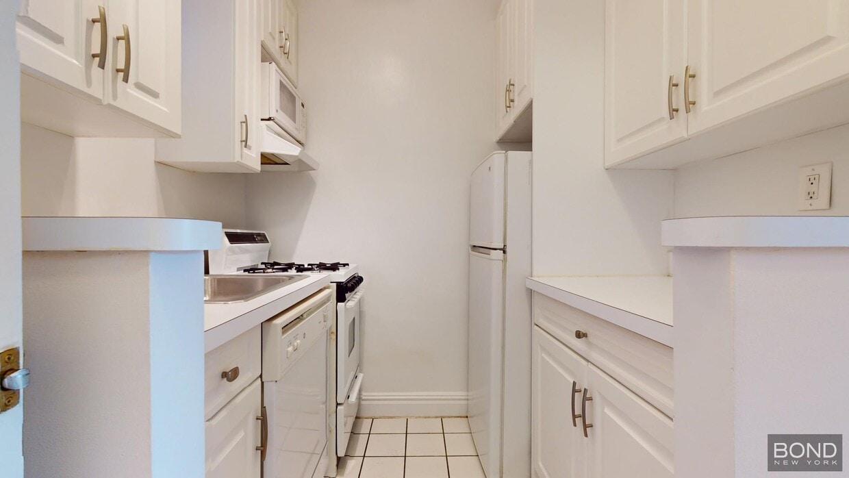 Foto del edificio - 210 E 83rd St