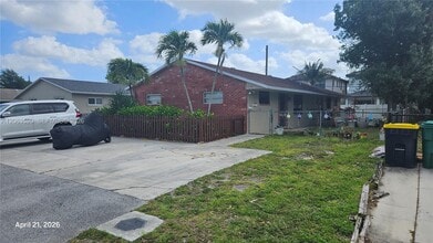 Building Photo - 5030 SW 26th Ave