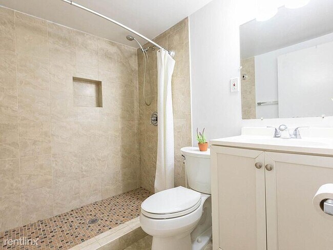 Foto del edificio - 5 br, 3 bath House - 30 Ovington Ave