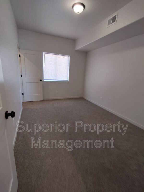 Foto del edificio - 1536 Carol Ann Wy