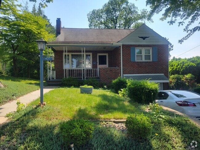 Building Photo - 421 Woodside Ave