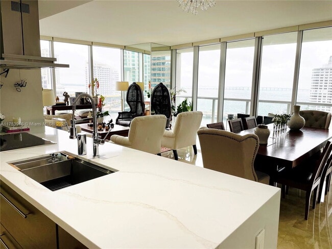 Foto del edificio - 495 Brickell Ave