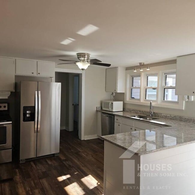 Foto del edificio - 250 Kirkland Ave