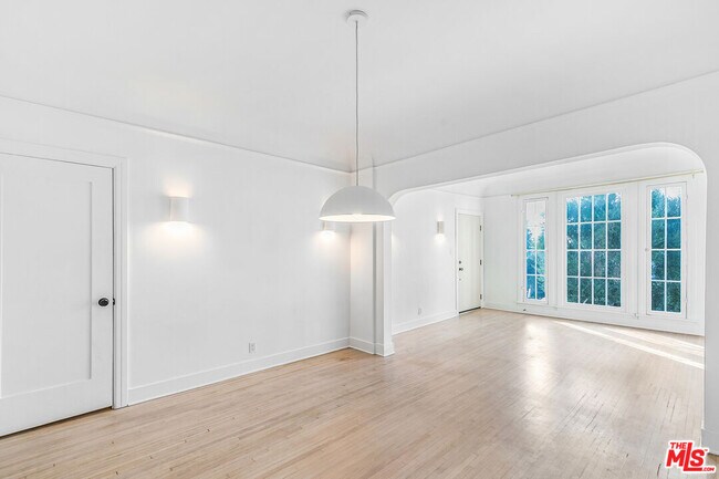 Foto del edificio - 854 Hyperion Ave
