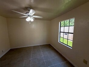 Building Photo - 8430 Holiday Ln