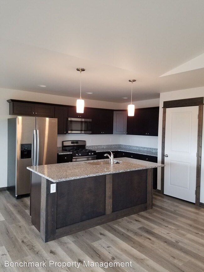 Building Photo - 3 br, 2 bath House - 1502 Oakwood Dr