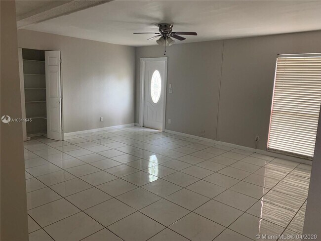 Foto del edificio - 7003 NW 80th Ct