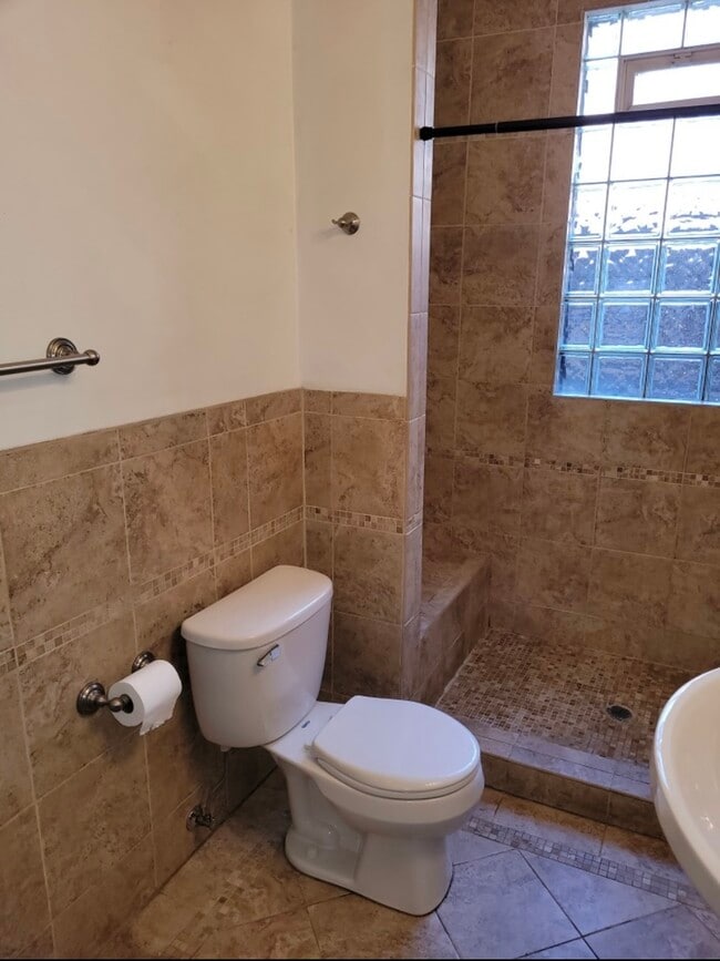 Foto del edificio - 2350 W Grand Ave