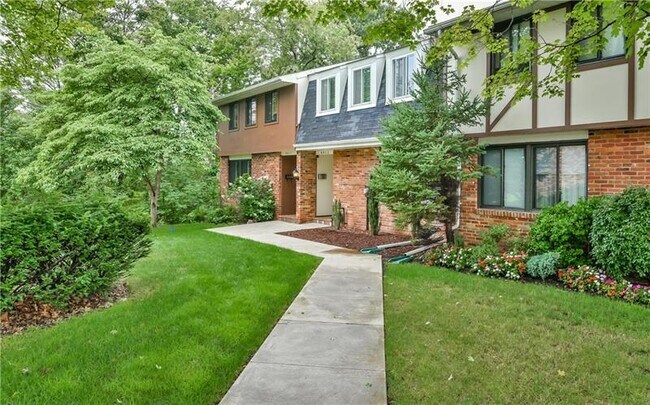 Foto del edificio - 4413 Laurel Oak Dr