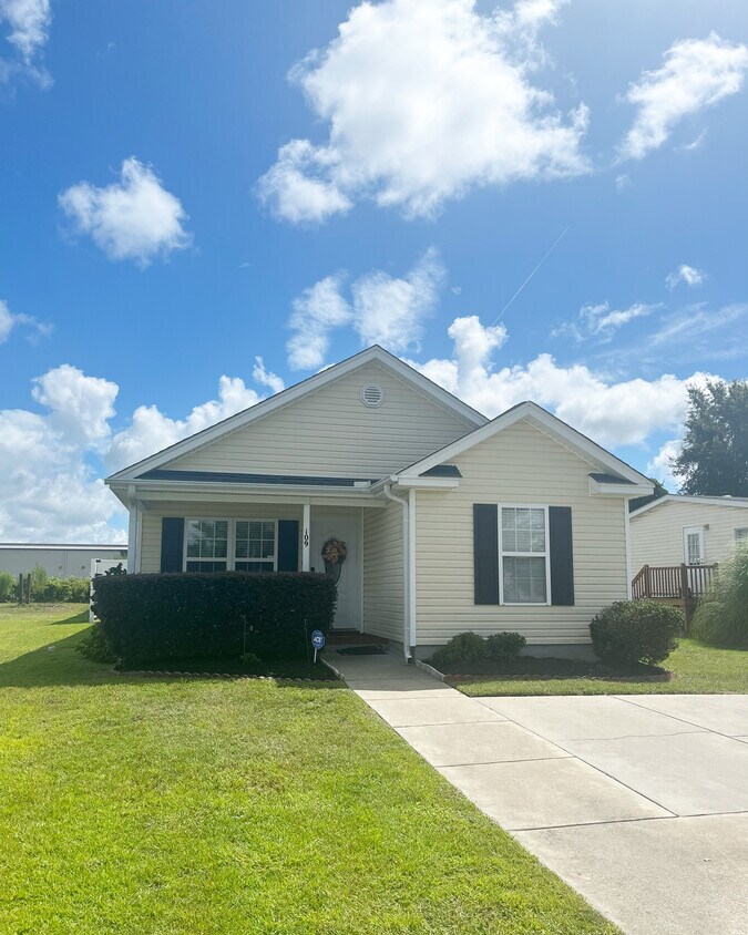 Foto principal - 109 Rockdale St