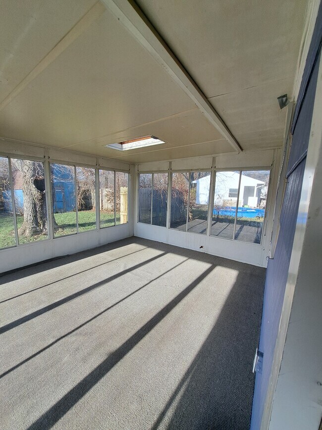 Building Photo - 4415 Thompson Dr