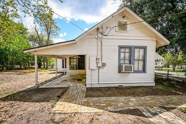 Building Photo - 715 Anderson St