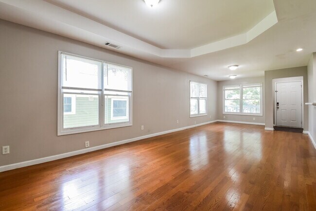 Foto del edificio - 700 S Grand Ave NW