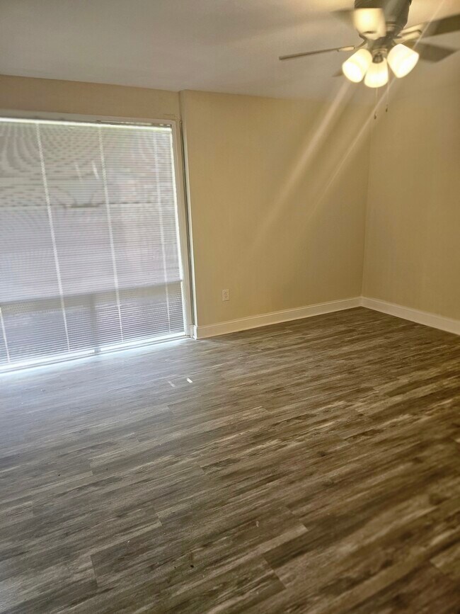 Foto del edificio - 7179 Donnell Pl