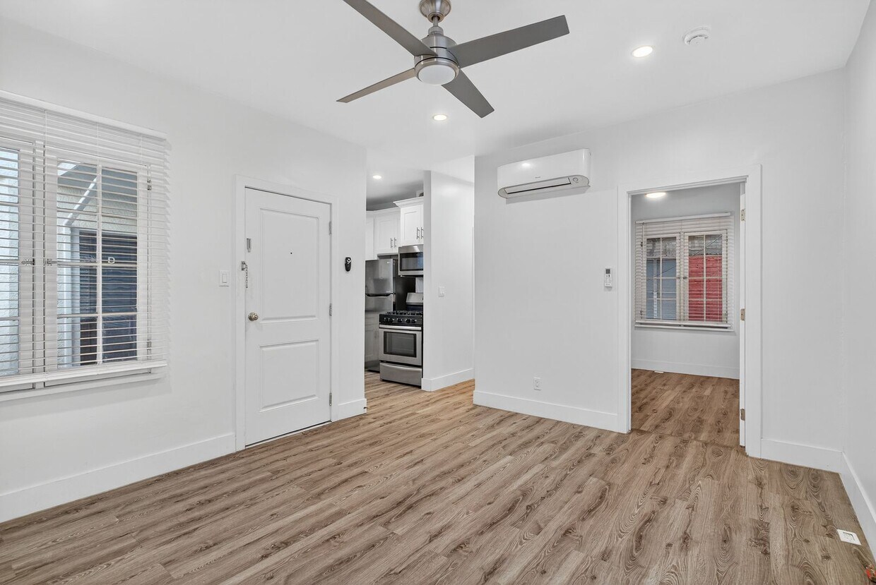 Foto principal - 405 W 3rd St