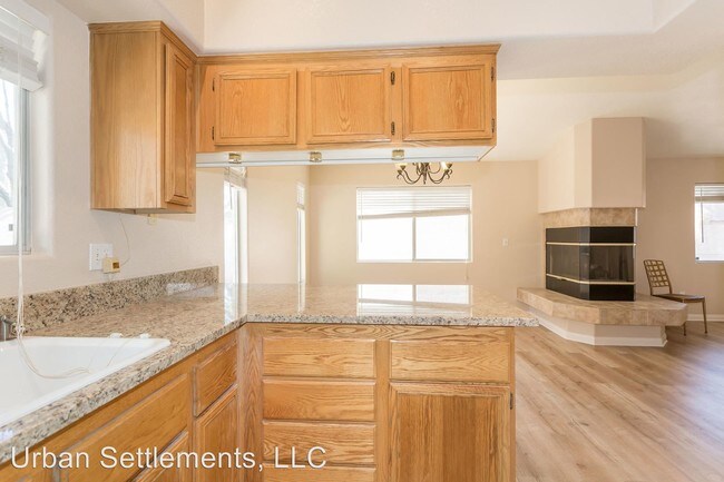 Foto del edificio - 2035 E Warm Springs Rd