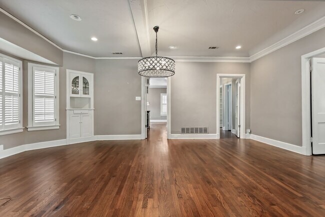 Foto del edificio - 2 Bedroom, 2 Bath Tudor on the M Streets!