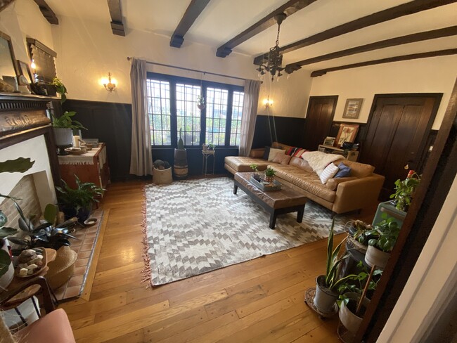 Foto del edificio - 425 N Sycamore Ave