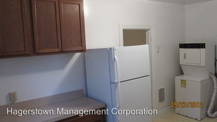 Building Photo - 3 br, 1 bath Apartment - 465 Park Place