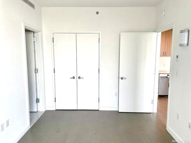 Foto del edificio - 8808 Justice Ave