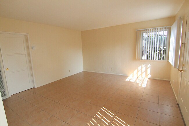 Building Photo - 1316 Centinela Ave