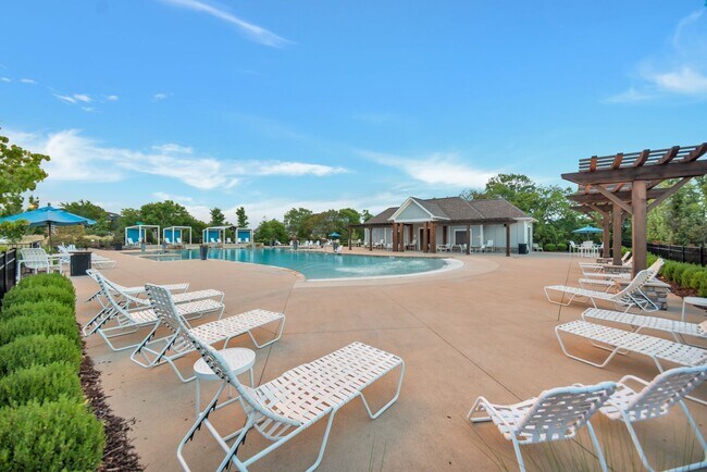 Building Photo - Well-kept ONE LEVEL home in the highly des...