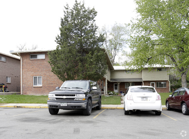 Building Photo - Greenwood Manor