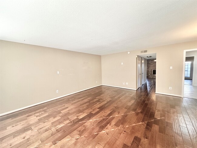 Foto del edificio - 10353 Briar Forest Dr