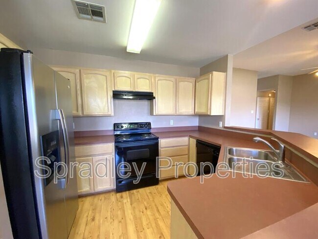 Building Photo - 2318 Kingsbury Dr