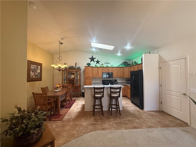 Building Photo - 685 Vista Grande Dr