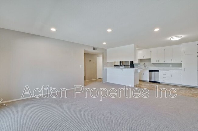 Building Photo - 1458 Hudson St