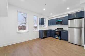 Building Photo - 812 W Roosevelt Blvd