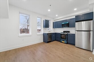 Building Photo - 812 W Roosevelt Blvd