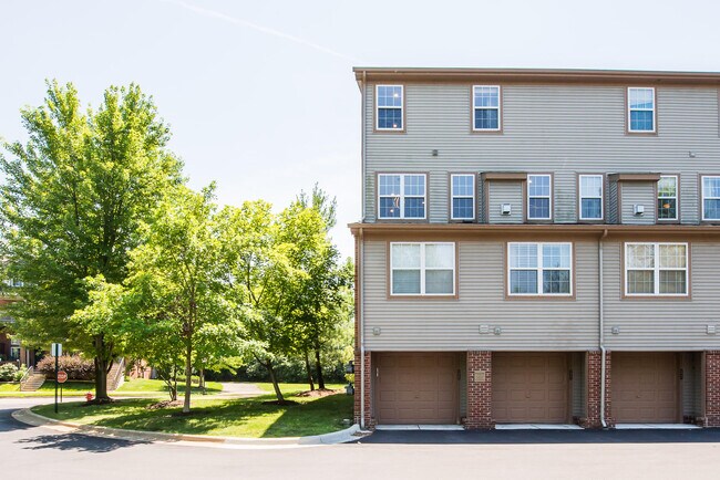 Building Photo - 2865 Barclay Wy