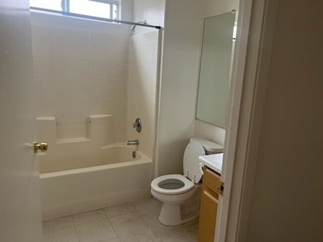 Building Photo - 6902 Valleyview Dr