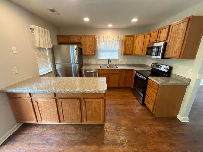 Foto del edificio - Charming 3 bedroom/2.5 bathroom End Unit i...