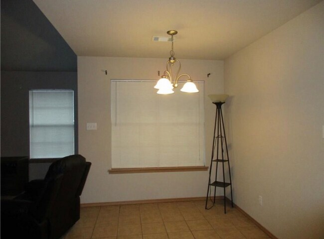 Foto del edificio - 1811 Ingalls Ln